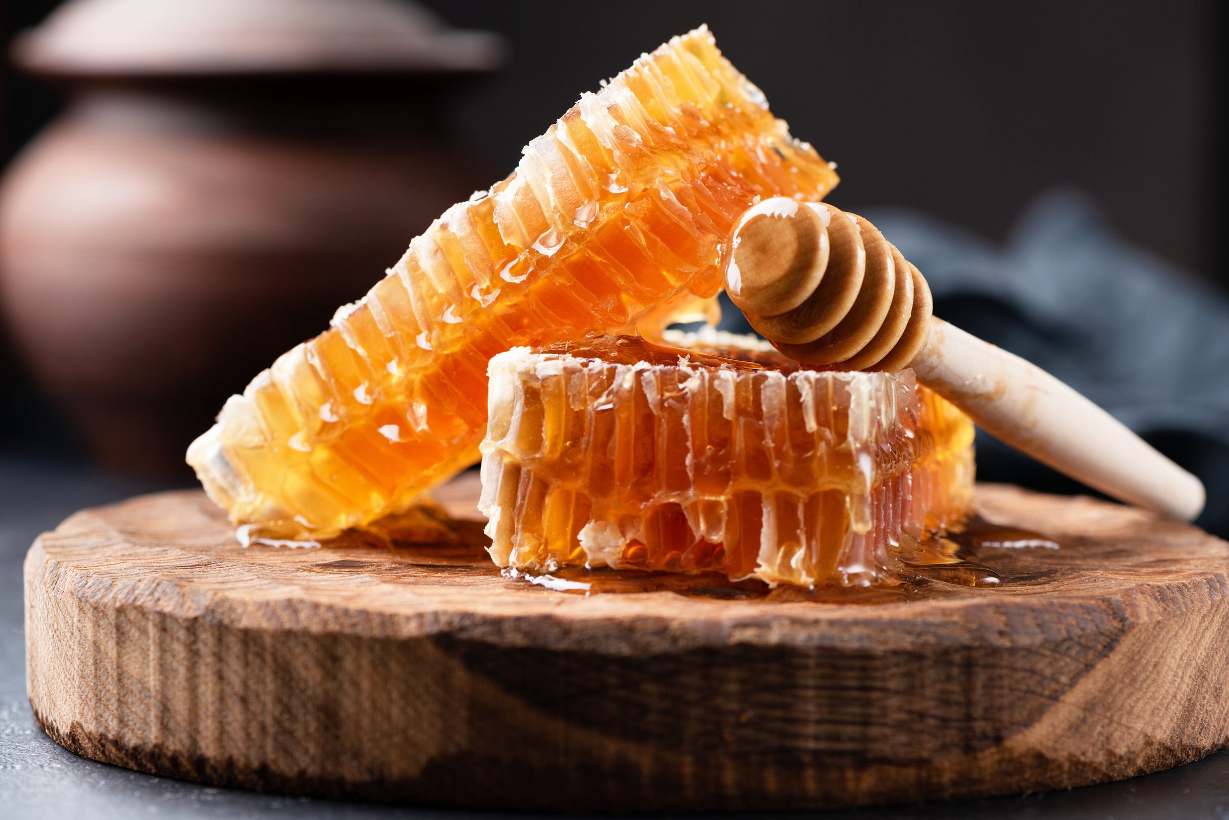 Honeycomb on wooden tray with honey dipper | Raw Local Honey